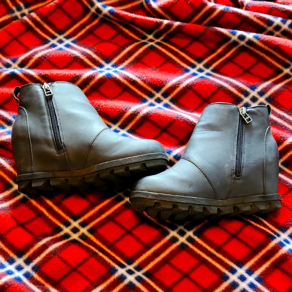 Time And Ture Gray Ankle Widge Bootie